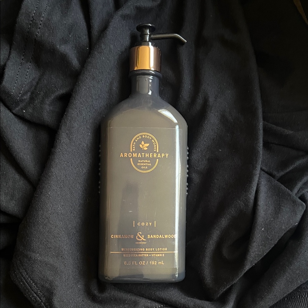 NWT Bath & Body Works Aromatherapy Cinnamon & Sandalwood Lotion